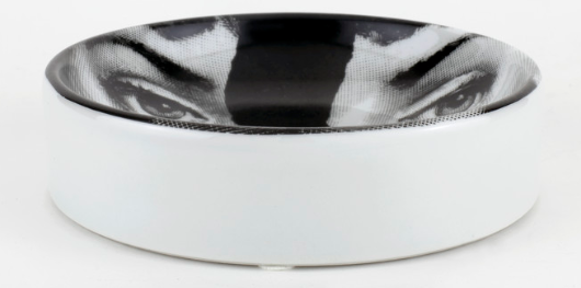 Fornasetti Round ashtray Tema & Variazioni n°10 black/white - Milk Concept Boutique