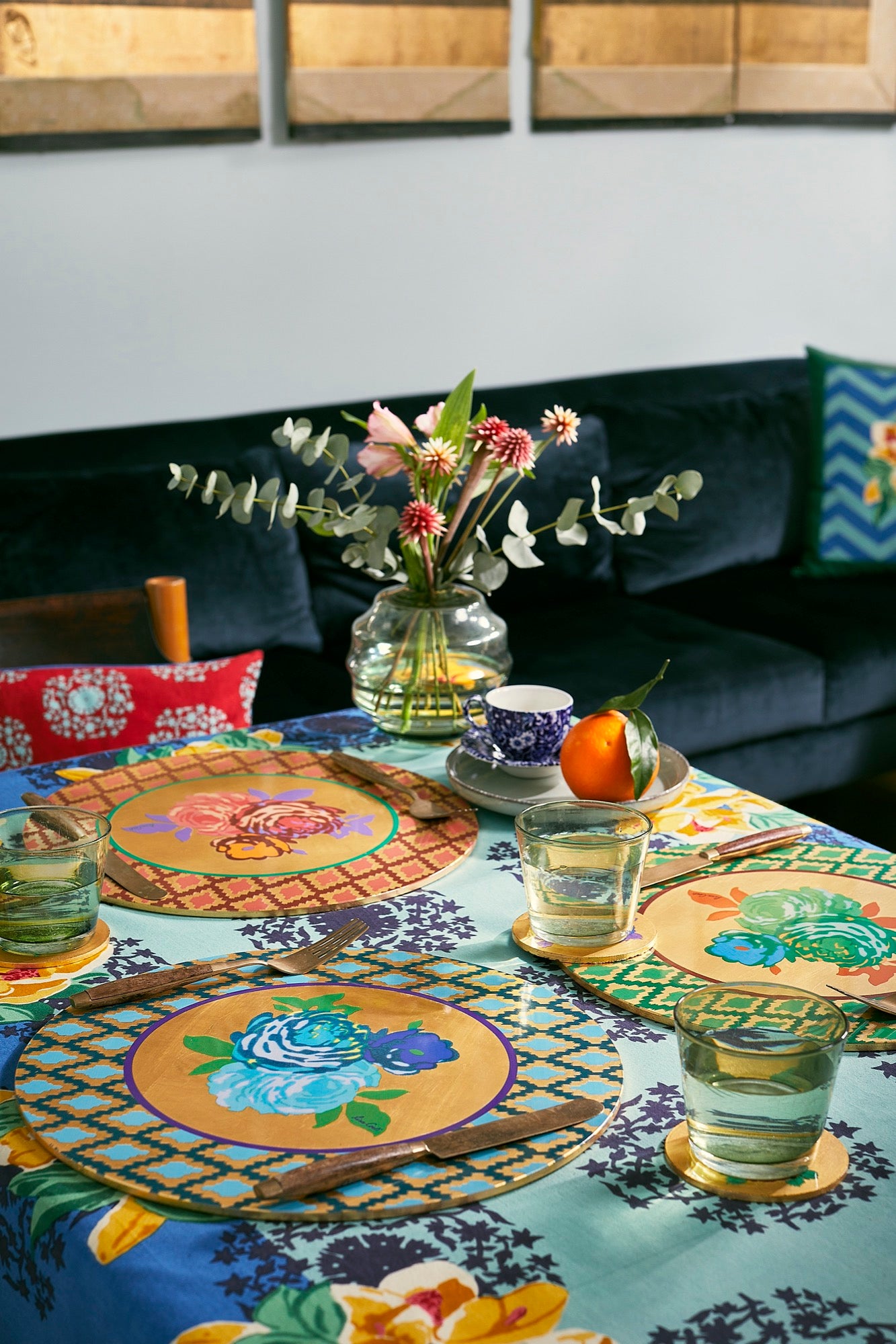 Lisa Corti 'Masonite' round placemat, Oro Bold Rose Green - Milk Concept Boutique