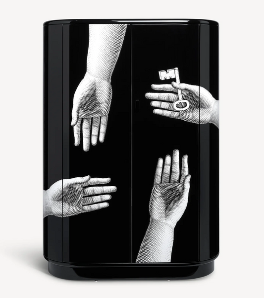 Curved Cabinet Mani con Chiave e Serratura in Black - Milk Concept Boutique