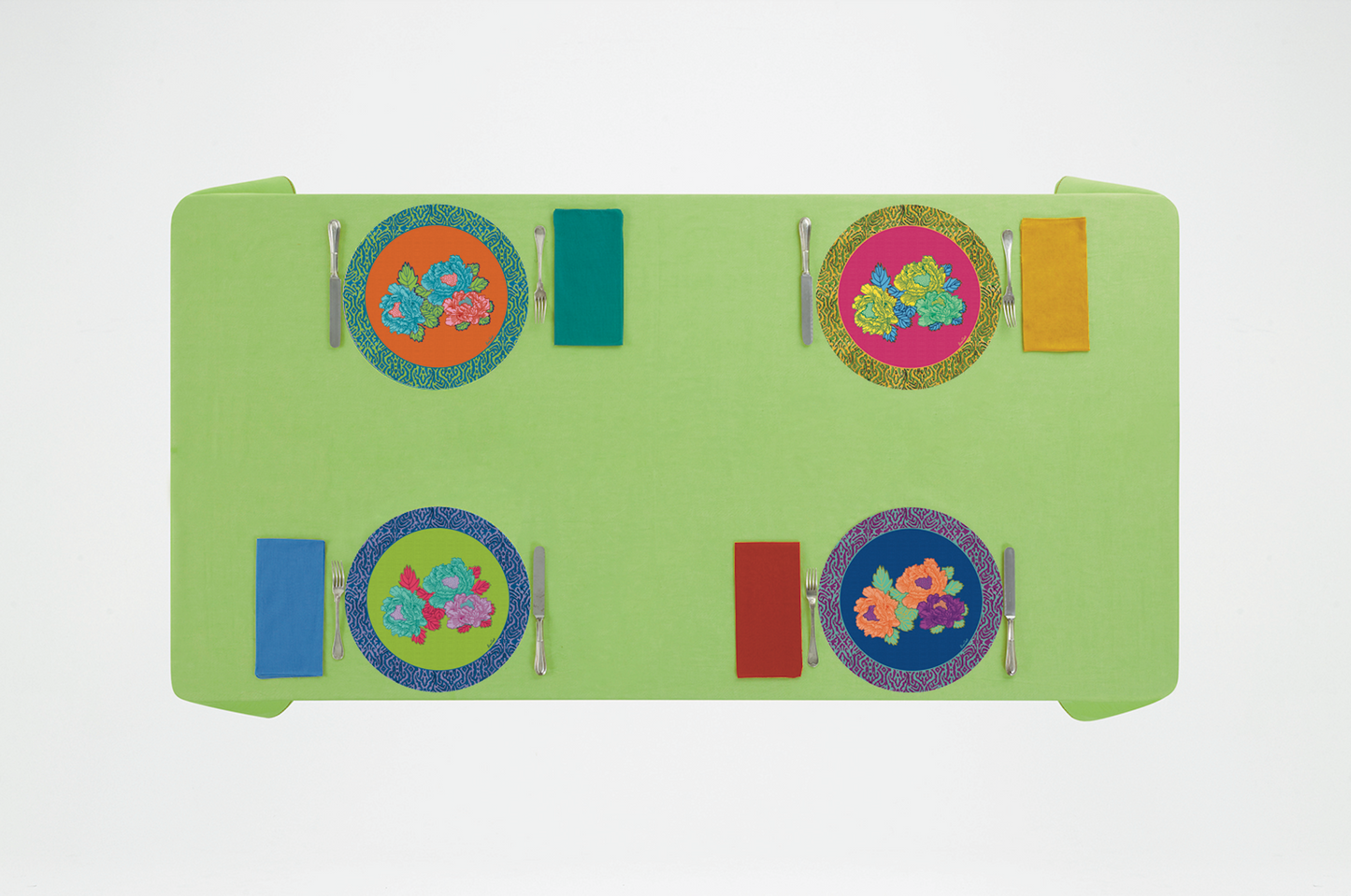 Lisa Corti 'Masonite' round placemat, set of two Kauai Fuxia - Milk Concept Boutique