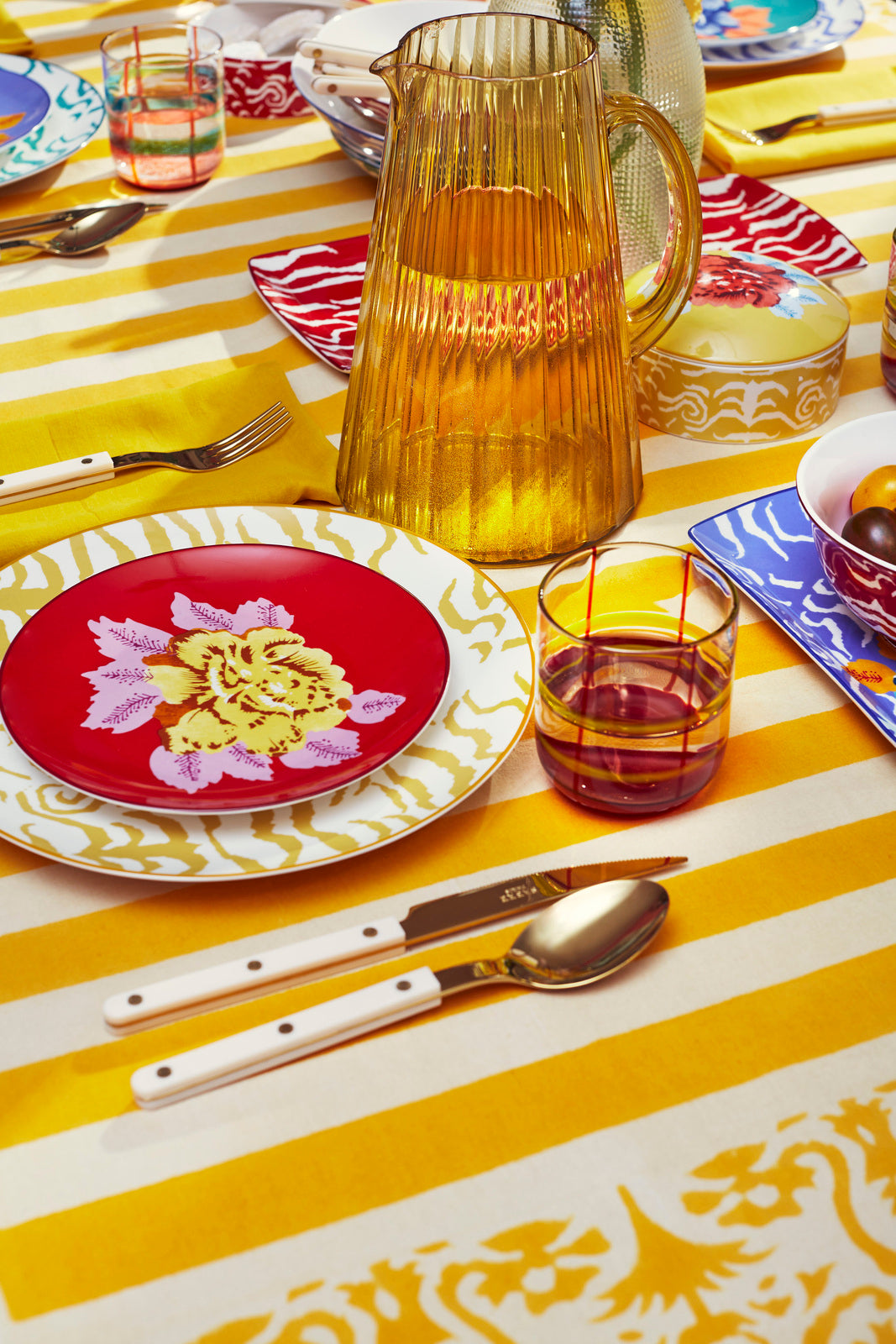 Lisa Corti Porcelain plates assorted Indian Tiger Red set of 3 - Milk Concept Boutique