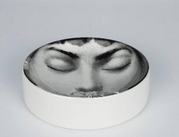 Fornasetti Round ashtray Tema & Variazioni n°393 black/white - Milk Concept Boutique