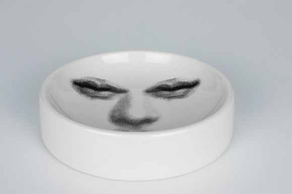 Fornasetti Round ashtray Tema & Variazioni n°394 black/white - Milk Concept Boutique